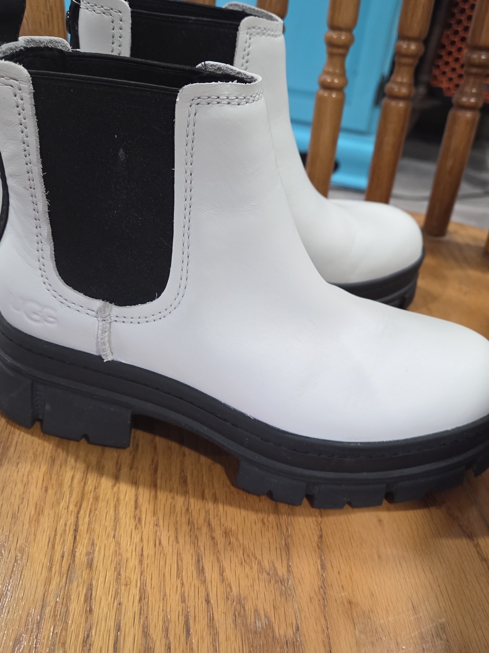 UGG White Leather Chelsea Ankle Boots with Black Elastic